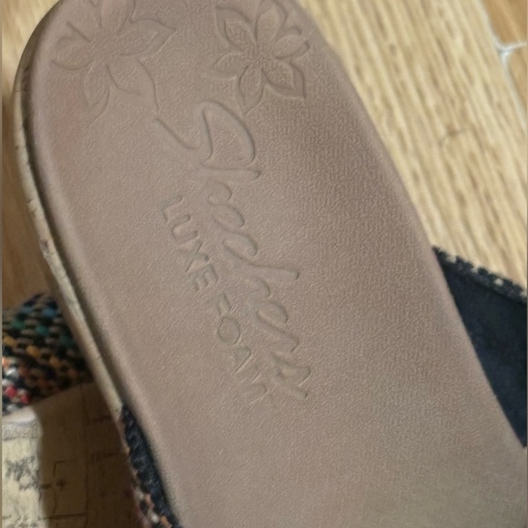 Skechers Beverly Delighted
Womens Luxe Foam Rainbow
Woven Open Toe Sandals - Picture 9 of 9